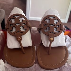 Never worn just helping my mom sell them